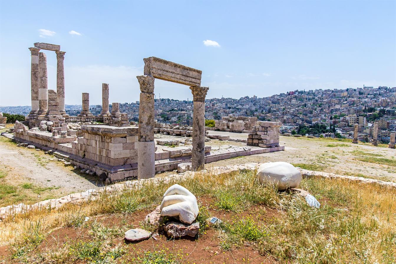 JORDAN-Temple-of-Hercules-and-the-hand-Amman-Citadel