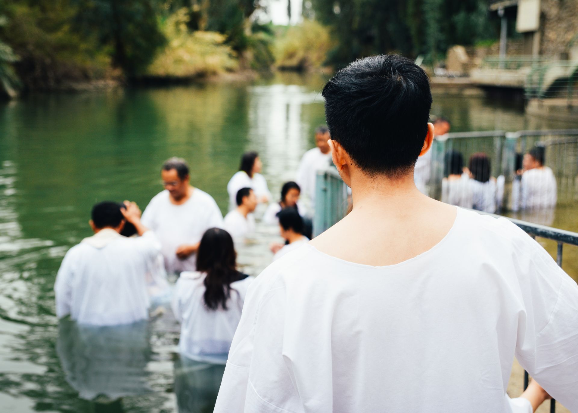 ISRAEL-Pilgrims-baptised-in-River-Jordan