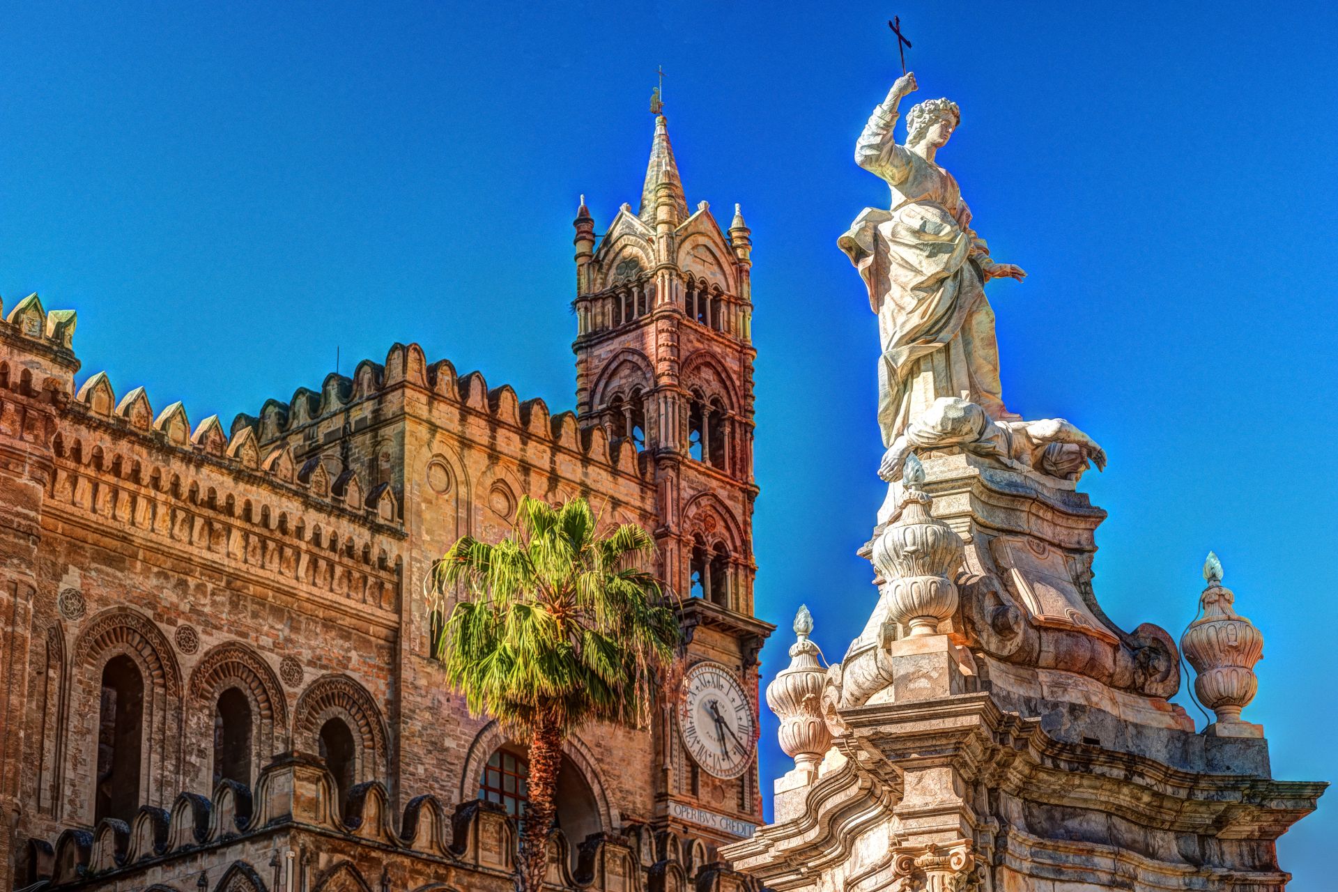 Palermo-Statue-outside-Duomo-Italy