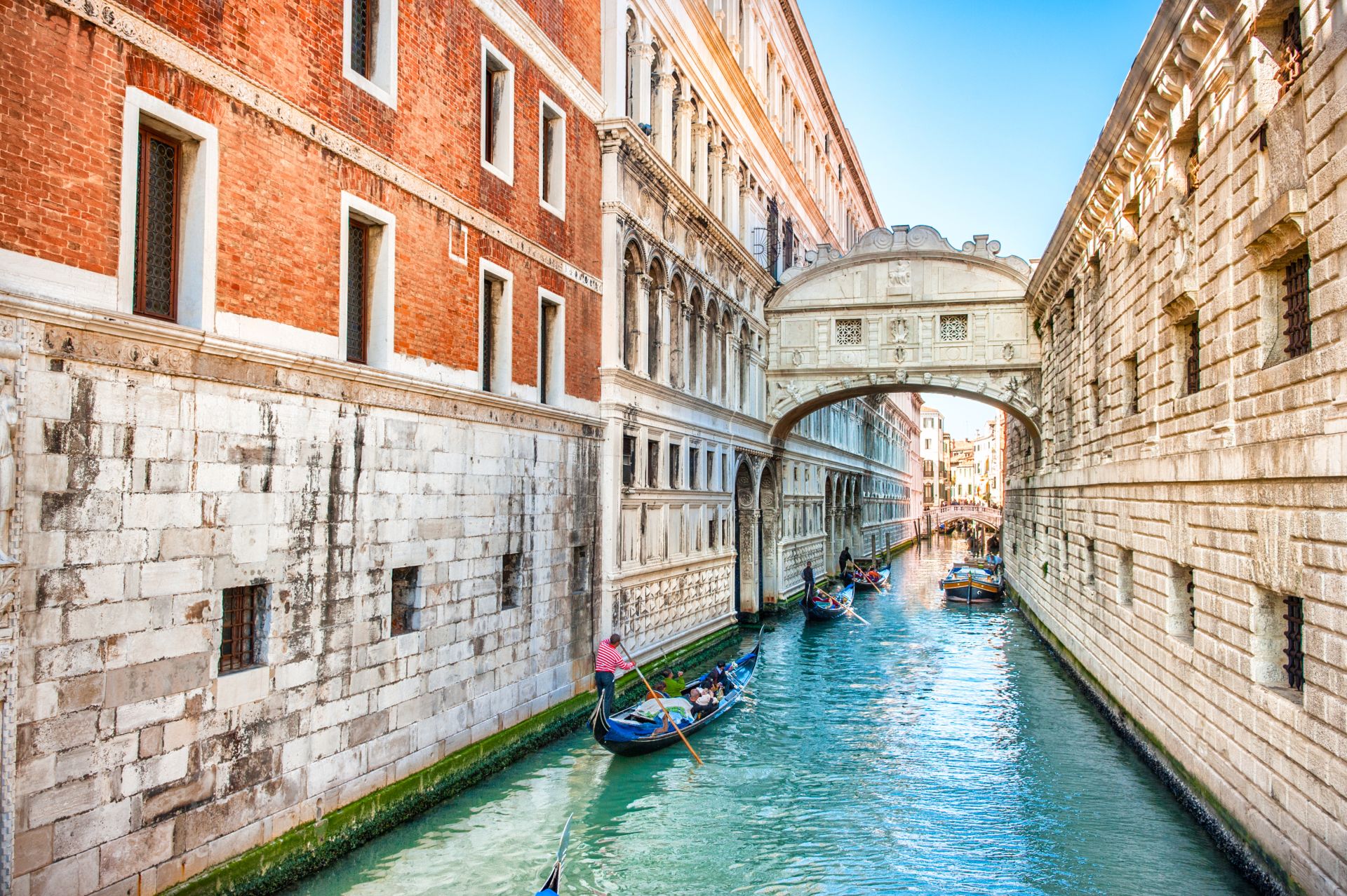 Ponte-dei-sospiri-Venice-Italy