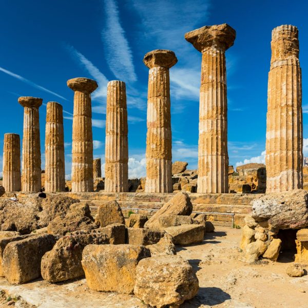 Temple-of-Hercules-in-the-Valley-of-the-Temples-Agrigento-Sicily-Italy.-Valley-of-the-Temples-in-Agrigento-Sicily-Italy