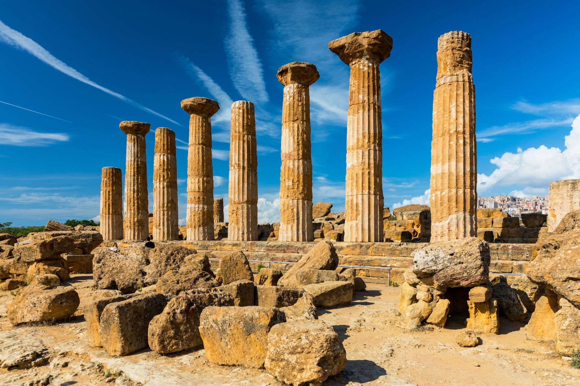 Temple-of-Hercules-in-the-Valley-of-the-Temples-Agrigento-Sicily-Italy.-Valley-of-the-Temples-in-Agrigento-Sicily-Italy