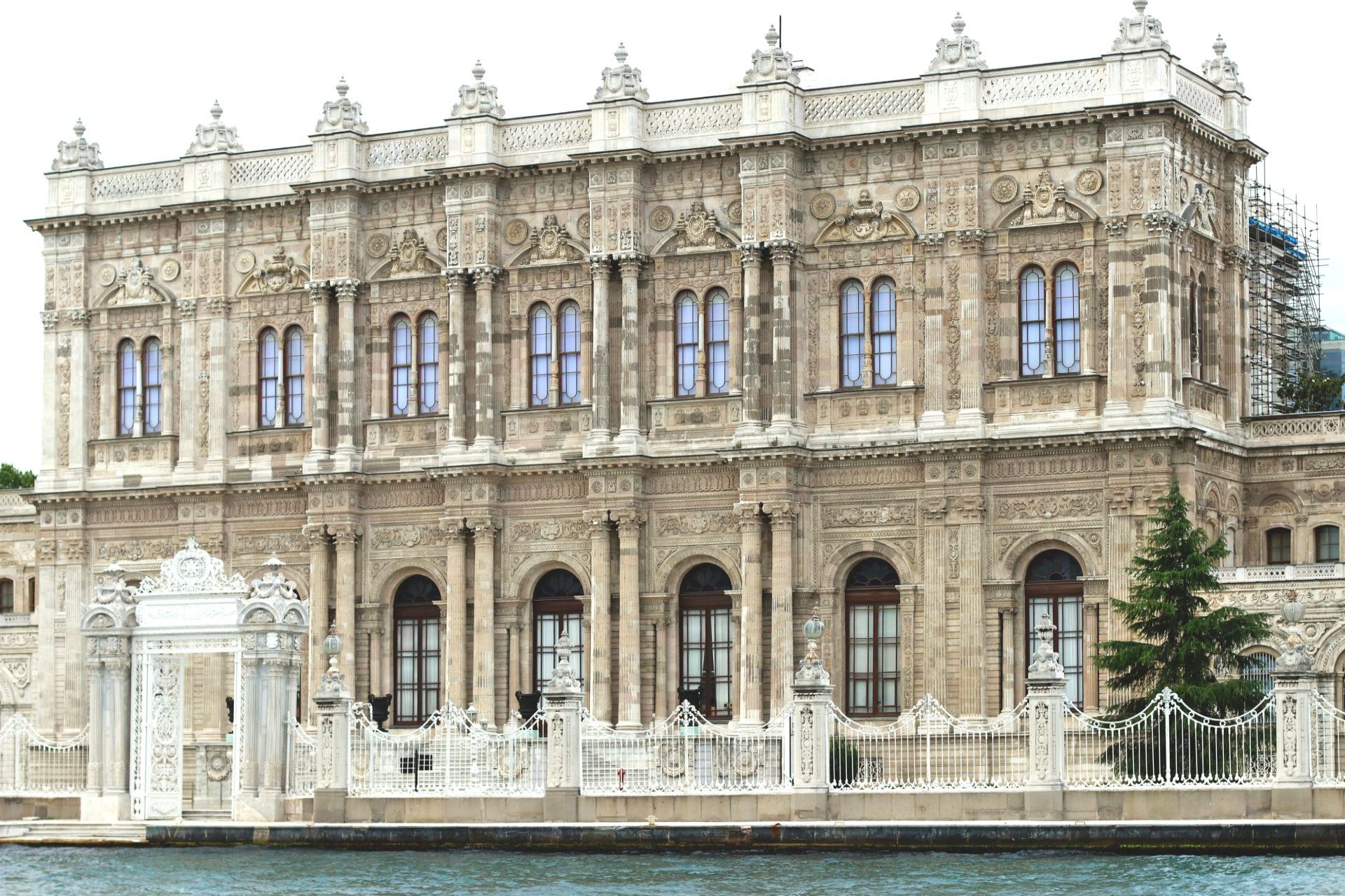 ISTANBUL Castle on the shores of the Bosphorus